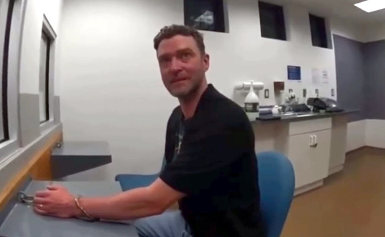 Nouvelle vidéo humiliante de Justin Timberlake au commissariat. En cellule, il s'étonne que des policiers arrêtent un "Blanc"