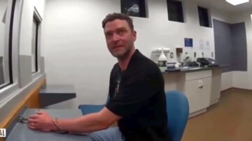 Nouvelle vidéo humiliante de Justin Timberlake au commissariat. En cellule, il s'étonne que des policiers arrêtent un "Blanc"