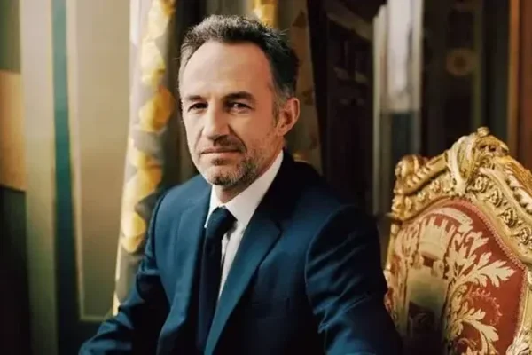 À Paris, Emmanuel Grégoire veut serrer la vis sur les frais des élus