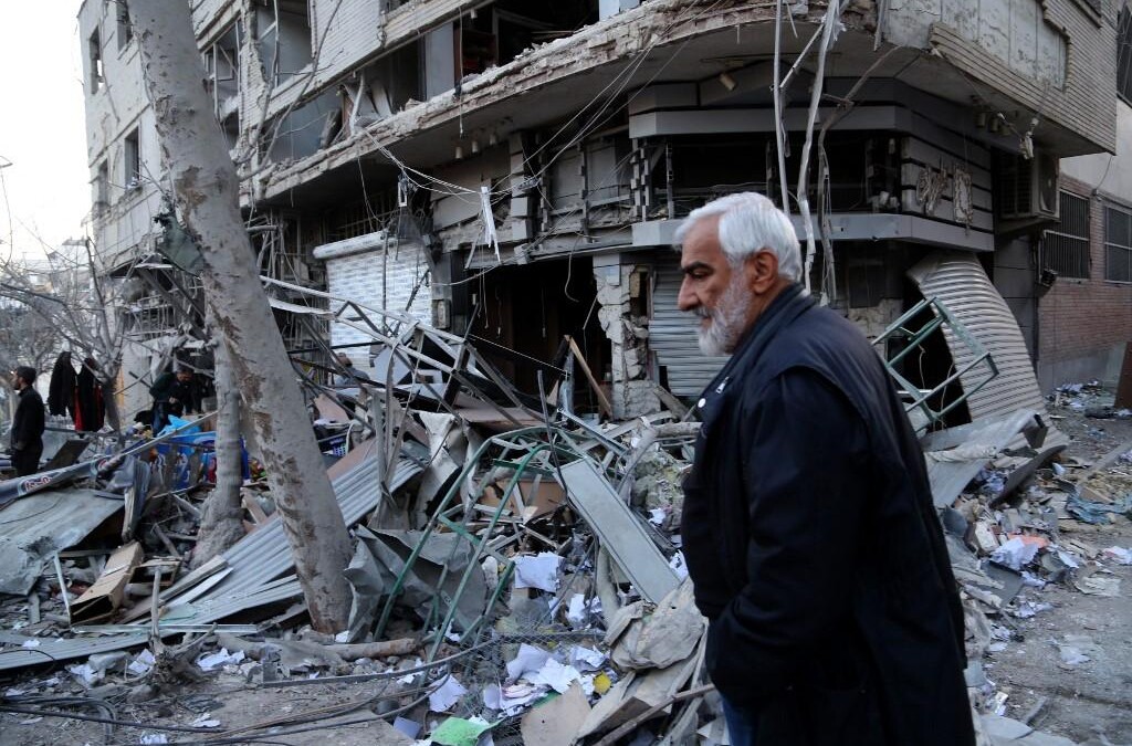 À Téhéran, le deuil s’étend : des familles pleurent leurs morts après les frappes