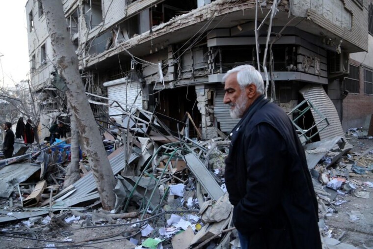 À Téhéran, le deuil s’étend : des familles pleurent leurs morts après les frappes