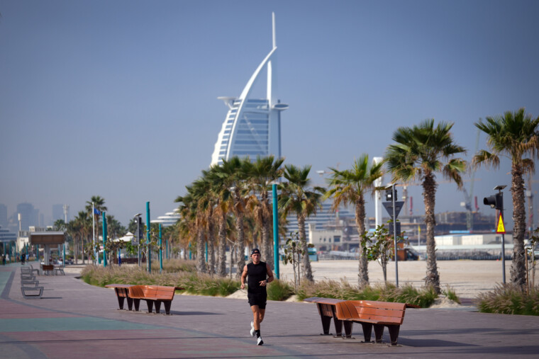 La vérité sur la situation à Dubaï. Un habitant démonte les fake news et accuse les influenceurs de dramatiser la situation pour le buzz