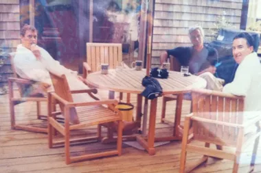 Affaire Epstein : une photo inédite montrant le prince Andrew et Peter Mandelson avec le financier refait surface