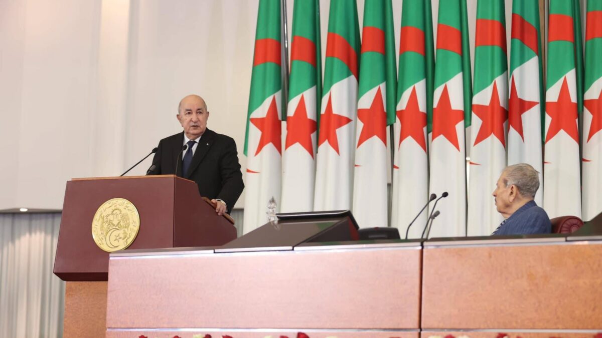 Alger recule sur les « excuses » : la loi mémorielle devient un signal, pas une bombe
