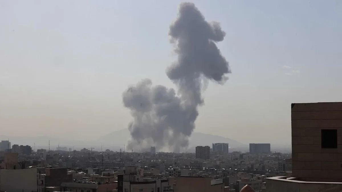 Après la mort de Khamenei, Israël frappe de nouveau Téhéran et la région retient son souffle Après la mort de Khamenei, Israël frappe de nouveau Téhéran et la région retient son souffle