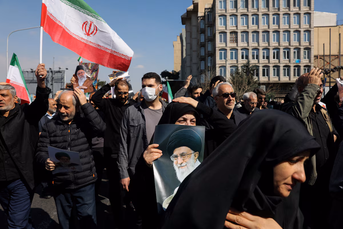 Après la mort de Khamenei, des religieux radicaux réclament la nomination rapide d’un nouveau guide suprême en Iran