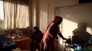 Au Liban, la guerre force des mères à accoucher dans l’exil, entre peur et espoir