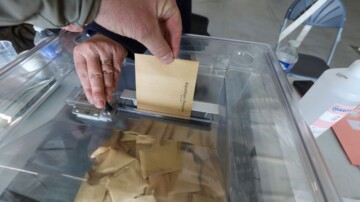 Au lendemain des municipales, zizanie à gauche, appel à l’union à droite