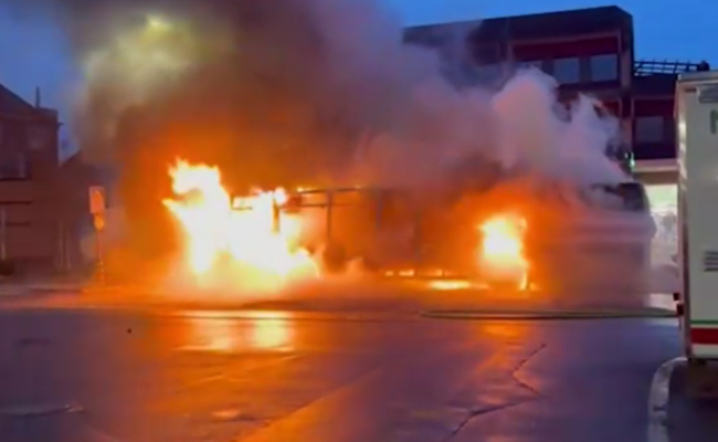 Autocar en flammes à Chiètres : plusieurs morts, la Suisse sous le choc