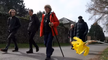 Avant son intronisation, la première femme à la tête de l’Église d’Angleterre marche vers Canterbury