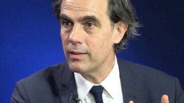 Bordeaux : Philippe Dessertine se retire et laisse un duel gauche-droite au second tour