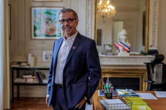 Bordeaux : le maire écologiste Pierre Hurmic conserve l’avantage au premier tour des municipales
