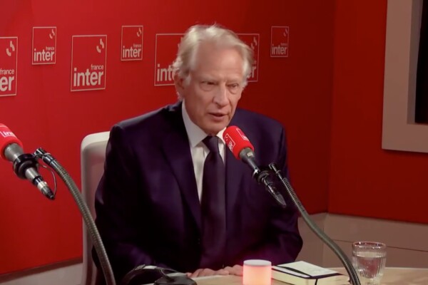 Dominique de Villepin fustige le « pari » américain en Iran et défend le droit international