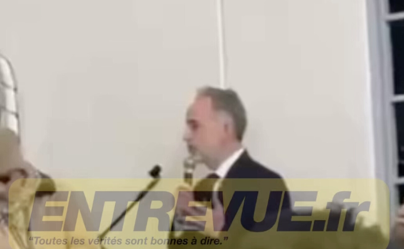 EXCLU ENTREVUE - À deux jours du scrutin, Emmanuel Grégoire fait du clientélisme dans une salle de prière pour l’Aïd el-Fitr