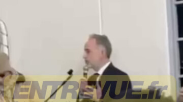 EXCLU ENTREVUE - À deux jours du scrutin, Emmanuel Grégoire fait du clientélisme dans une salle de prière pour l’Aïd el-Fitr