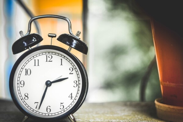 Changement d’heure : la France passe à l’heure d’été cette nuit, une heure de sommeil en moins Changement d’heure : la France passe à l’heure d’été cette nuit, une heure de sommeil en moins