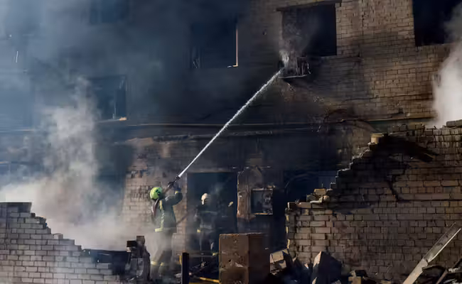 Cinq morts en Ukraine après une nouvelle vague de frappes russes