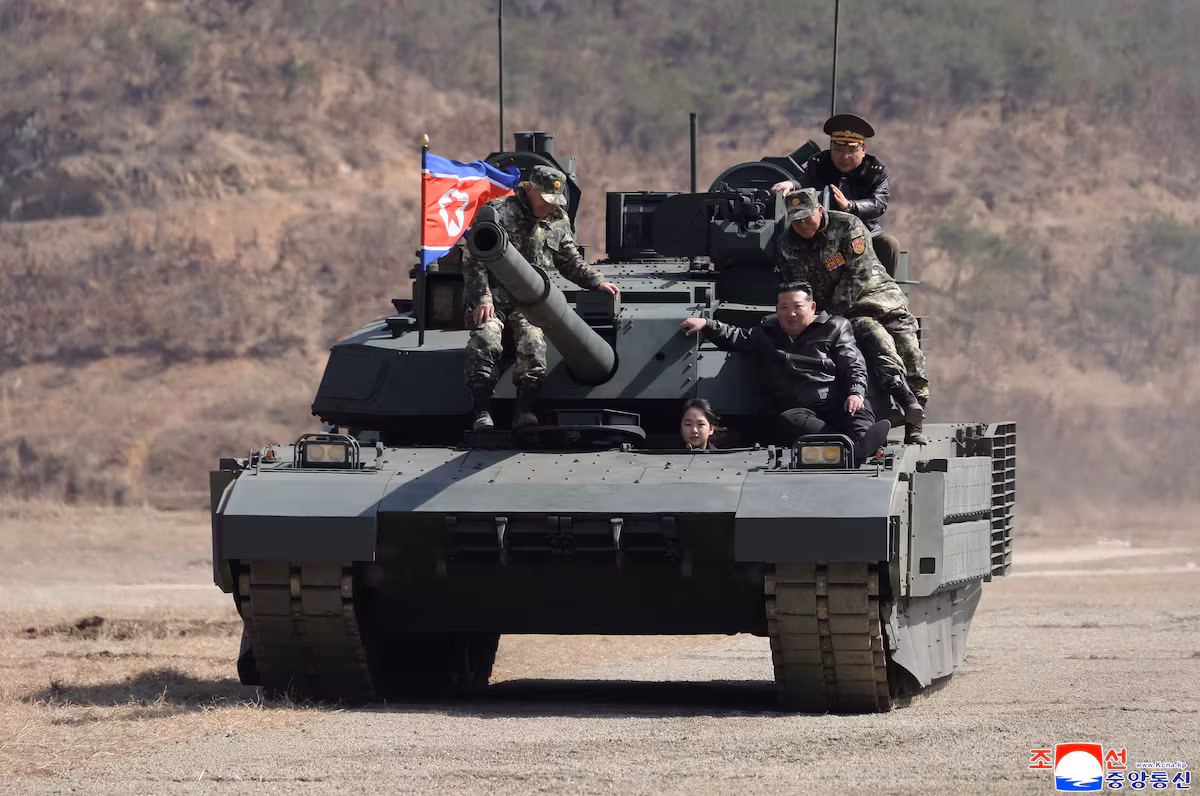 North Korea: Kim Jong Un's daughter driving a tank, a strong signal about the succession