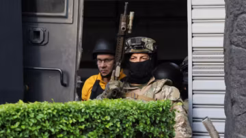 Costa Rica : un ancien juge suprême extradé vers les États-Unis, une première historique