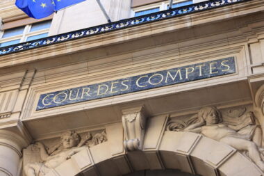 Décarboner l’industrie : la Cour des comptes salue l’effort, pointe le plafond de verre