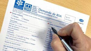 Des allocataires du RSA et la CGT attaquent le département du Finistère en justice