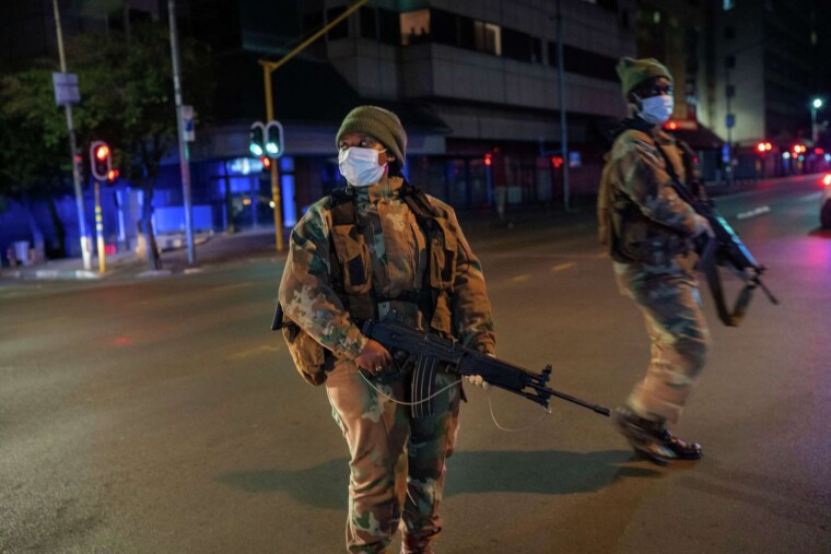 Des soldats dans les rues : pourquoi l’Afrique du Sud déploie l’armée face à l’explosion de la criminalité — photo
