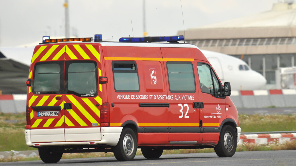 Dix blessés légers dans une collision entre un bus et une voiture près de Roissy