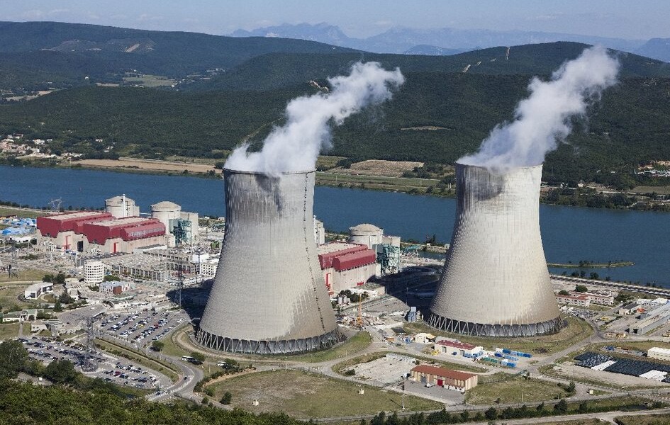 エマニュエル・マクロン大統領は、民生用原子力発電の復活に「弾み」をつけるため、火曜日にパリで原子力サミットを主催する。