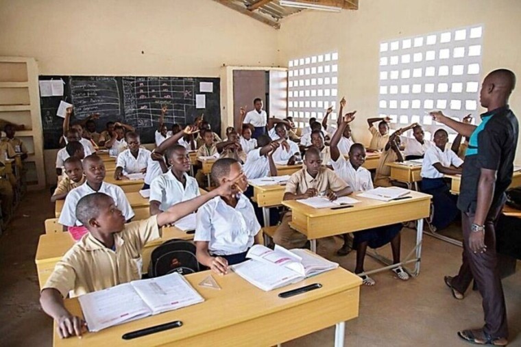 En Angola, le français devient obligatoire à l'école dès 10 ans