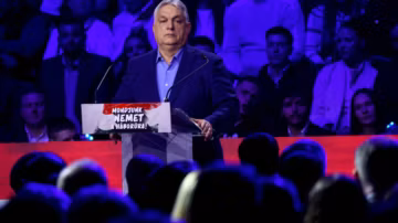 En Hongrie, Viktor Orban mobilise ses partisans en ligne à l’approche des élections