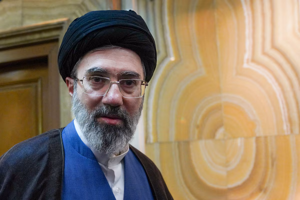 En Iran, Mojtaba Khamenei porté au pouvoir par les Gardiens de la révolution et toujours silencieux