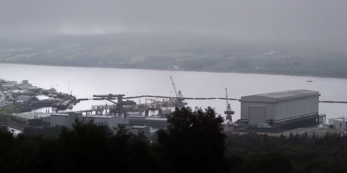 Espionnage présumé : deux étrangers inculpés après une intrusion près d’une base nucléaire britannique