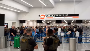 États-Unis : des agents de l’ICE déployés dans les aéroports face au manque de personnel