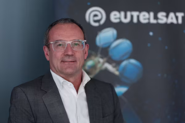 Eutelsat explore une alliance avec l’Inde pour réduire sa dépendance à SpaceX et Ariane