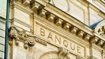 Face à la guerre, les banques centrales prêtes à relever les taux d’intérêt