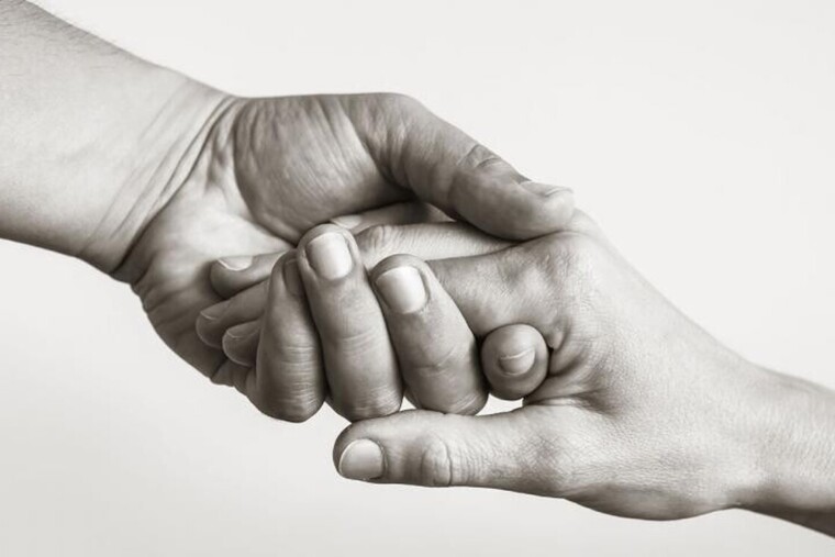 Face a l'urgence, des foyers ouvrent leur porte a des inconnus