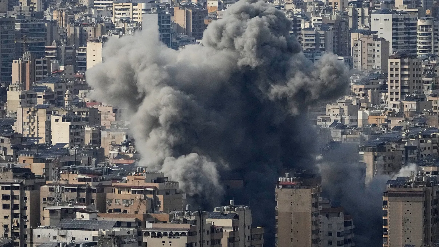 Frappes aériennes massives contre l’Iran alors que les marchés parient sur une fin prochaine de la guerre