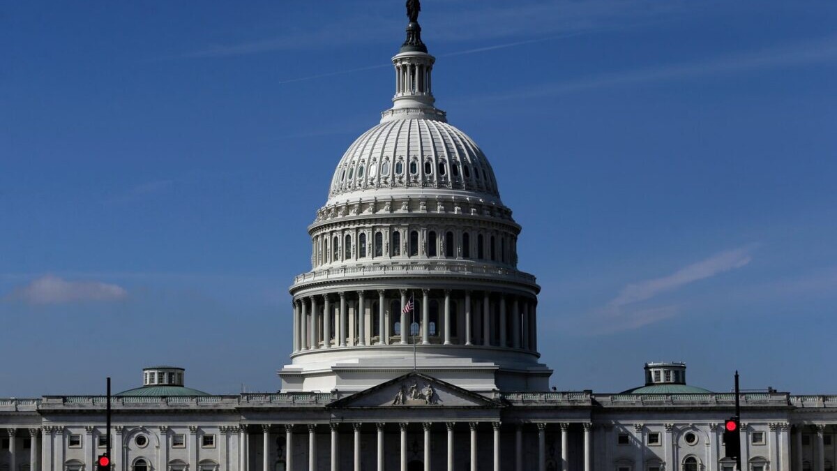 Frappes contre l’Iran : le débat sur les pouvoirs de guerre enflamme le Congrès après la décision unilatérale de Trump
