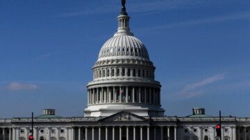 Aux États-Unis, des démocrates au Congrès réclament un débat sur le soutien militaire à Israël