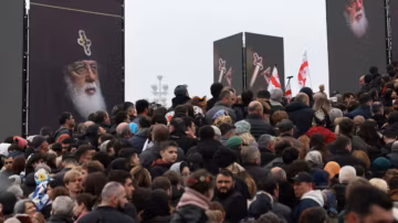 Géorgie : une foule immense rend hommage au patriarche Ilia II, figure majeure du pays