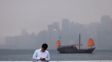 Hong Kong : la police obtient de nouveaux pouvoirs pour accéder aux données des suspects