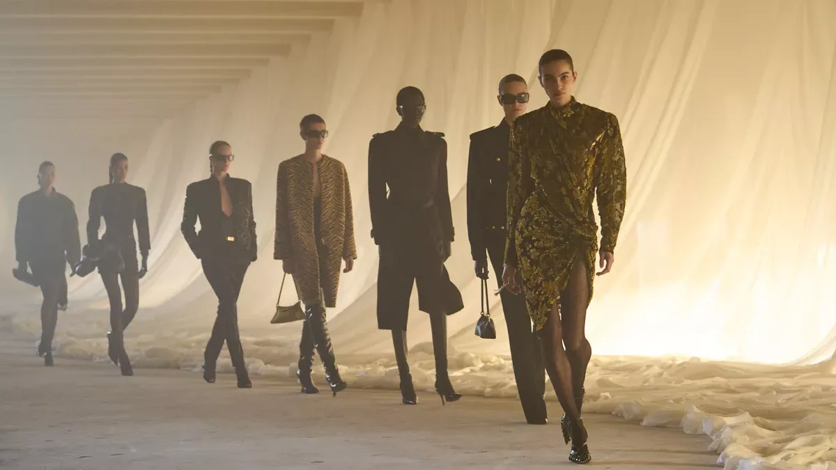 Balmain : ce qu’il faut retenir du premier défilé d’Antonin Tron à la Fashion Week de Paris