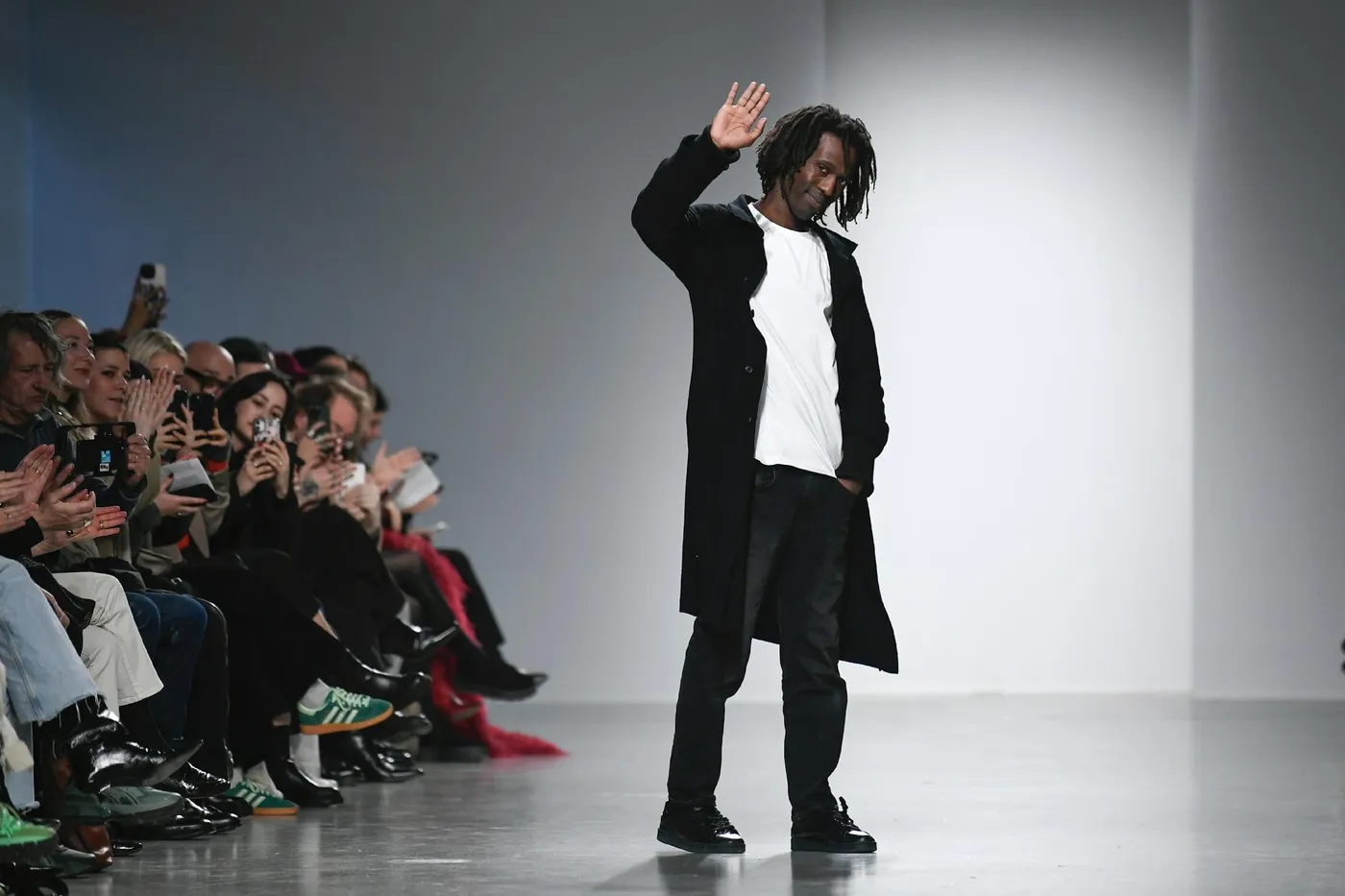 Fashion Week de Paris : Mossi Traoré transforme son défilé en procès à la Cour d’appel