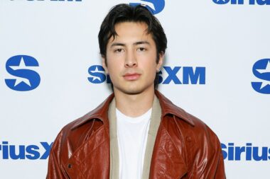 “Heated Rivalry” : Hudson Williams fustige la haine sur les réseaux