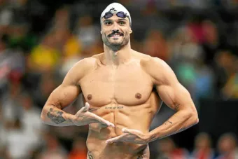 Florent Manaudou se lance dans la comédie avec la série “A priori”