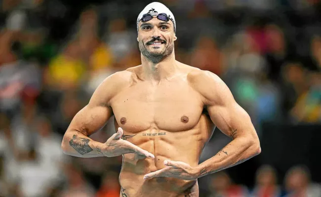 Florent Manaudou se lance dans la comédie avec la série “A priori”