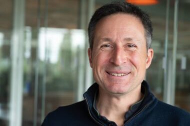 « Toute l’infortune du monde » : Bronnec triomphe avec son thriller politique