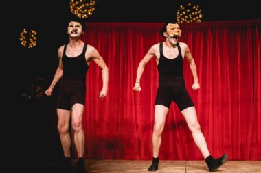 Une adaptation poétique et inventive du Bal des voleurs par la compagnie Les Allumeurs de Réverbères