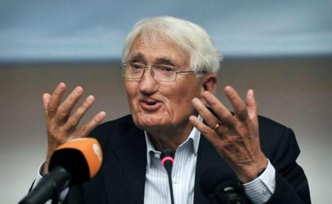 Portrait de Jürgen Habermas, le philosophe de la discussion et de la démocratie — photo