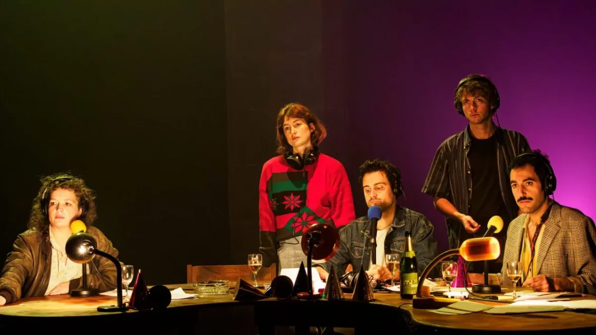 Une libre antenne de Fréquence Gaie renaît sur scène au Théâtre Paris-Villette